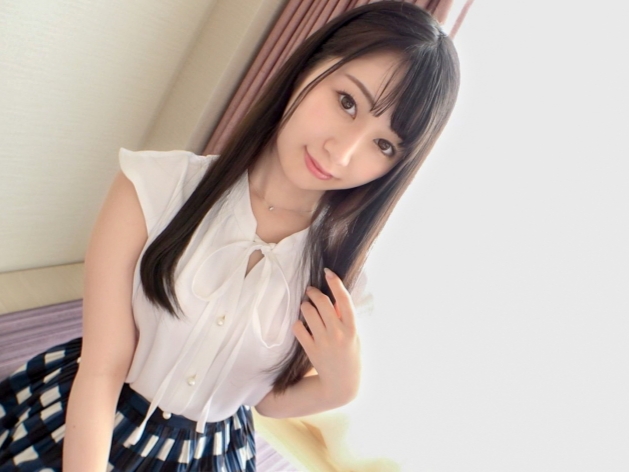 【華奢美少女と濃厚セックス】無毛マ○コにチ○コ挿入！カラダを重ね合い、感じまくる美少女！細身ボディを独占し、奥まで激しく突いてあげる♡