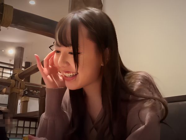 【ちっぱい美少女の甘い誘惑】『もっと激しくして…』手首を拘束された無防備な姿がたまらない！デートから始まるエッチな展開♡ 正常位＆バックで激しく突かれて感じる姿がエロすぎる！！