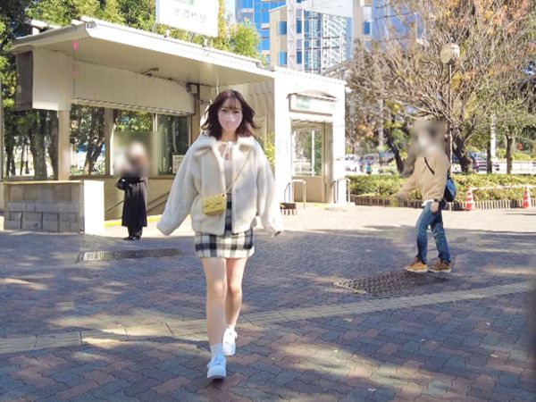 【清楚系性欲モンスター】見た目とのギャップがヤバい！デカチンをジュボジュボ音立ててしゃぶり尽くす、エロすぎる素人娘！性欲が強すぎて、チ●ポを離さないドスケベっぷりが最高！♡