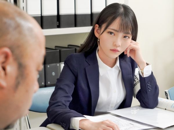 【射精執行官の堕落】性欲違反者を追うはずが…2人の男に犯される屈辱の3P！生チンポで激しく突かれ、絶頂と恥辱の狭間で喘ぐ執行官の淫らな姿♡