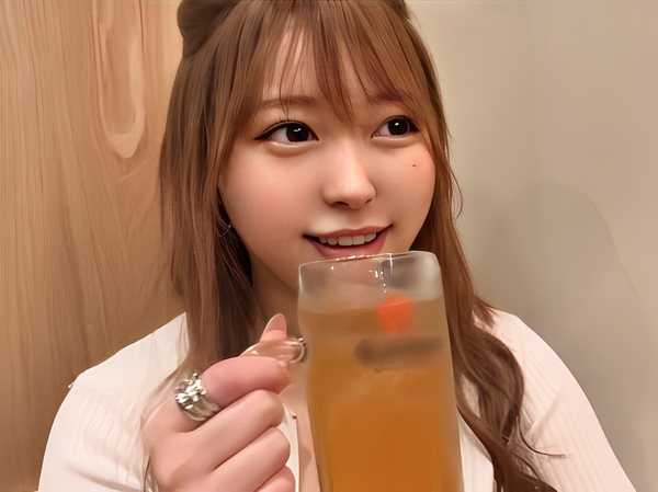 【キュートなインフルエンサーの淫らな変身】『やだ…気持ち良すぎ…』笑顔が可愛い素人女子がローションまみれでエロモード全開！テカテカボディを激しくピストンされ、敏感なおっぱいにザーメンぶっかけられる瞬間がヤバい！♡