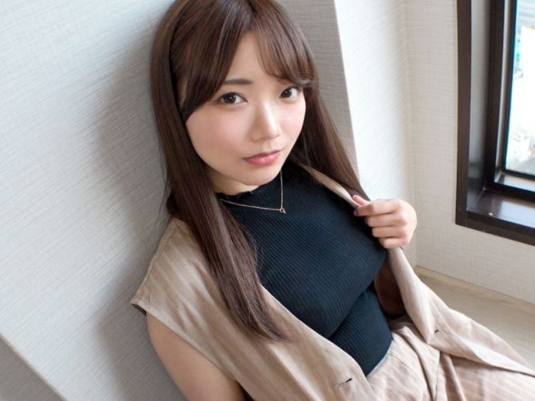 【仕事帰りのOLをナンパ】『ダメ…こんなところで…』真面目そうな事務員さんが、ムレたパンツを脱がされ、びちゃびちゃおまんこを露わに！手マンでさらに濡れちゃう姿がエロすぎるww