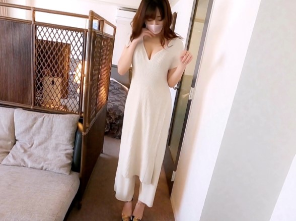 【街で見つけたスレンダー美女】『外でなんてドキドキする…♡』モデル級スタイルの素人娘が淫乱調教！緊張しながらも感じまくるドスケベセックスで本能むき出し！