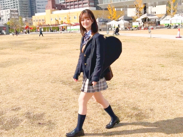 【制服娘のむっちりボディ】『気持ち良すぎる…』激かわ素人娘がハメ撮りで大胆変身！色白ボディを激しく責められ、膣奥までズッポリ♡淫らなアクメ顔がエロすぎる！