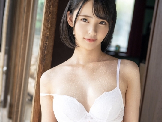 【汗だく美乳セックス】美少女が汗だくで濃厚プレイ！美乳ボディが汗まみれになりながら激しく突かれまくるエロすぎるファックで大興奮！♡