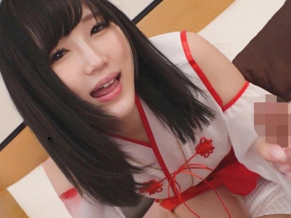 【エロ巫女コスで誘惑】淫乱巫女がチ〇ポに夢中！『美味しい♡』とカウパーを舐めまわし、涎垂らして手コキ＆フェラでご奉仕！挿入した瞬間、乱れまくる姿がエロすぎる！