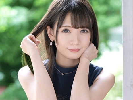 【4P乱交】細身ボディの可愛い娘が生チンポで激ピストン！マン汁とザーメンが絡み合う濃厚ファックでイキまくり！白濁液が溢れ出す淫乱モード全開♡